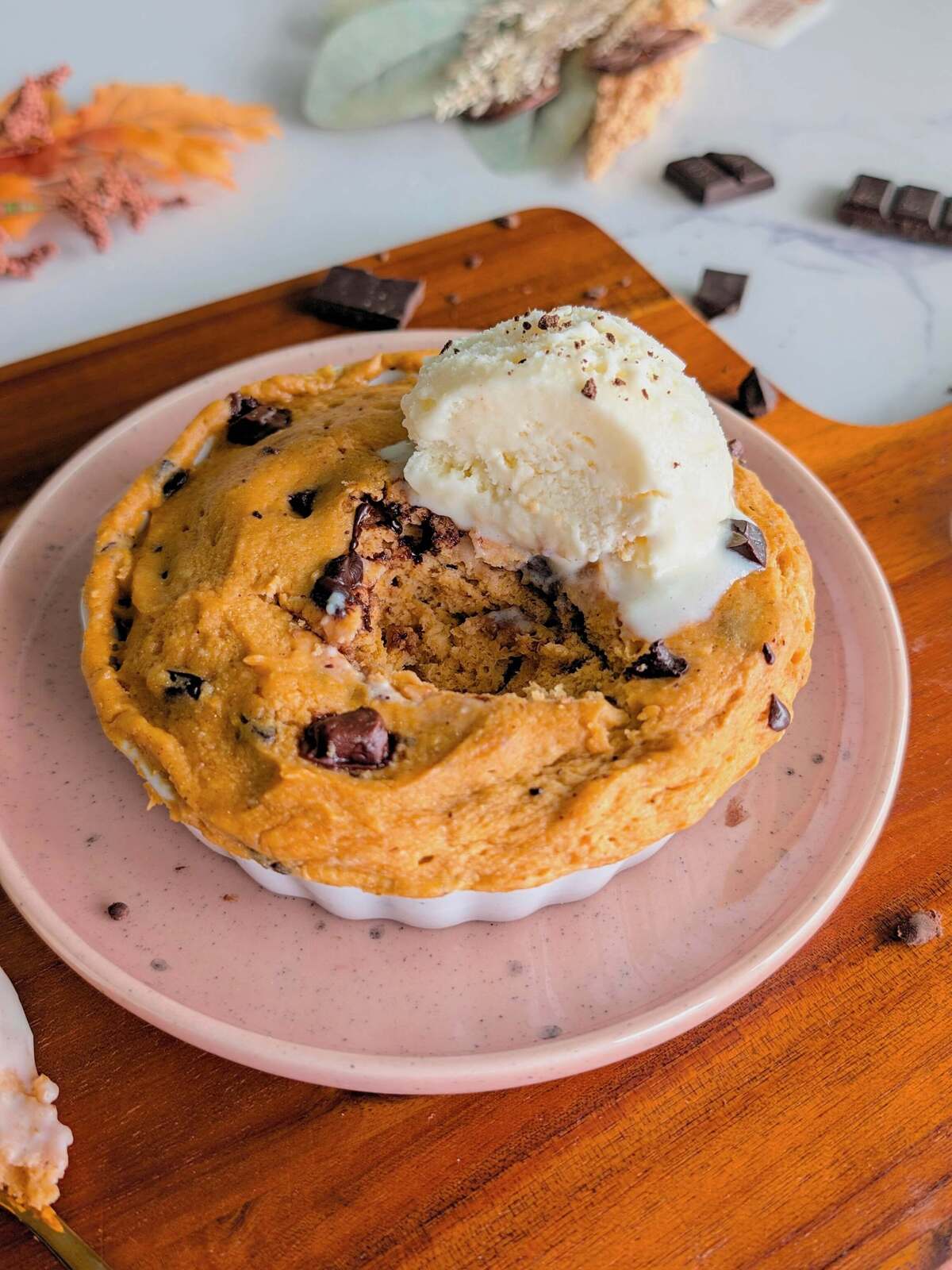 High protein pumpkin mug cake takes 45 seconds and delivers 29.3g of protein with real chocolate chunks in every bite. One mug, one microwave, done. No oven, no waiting, no full batch of something you have to portion out and store.