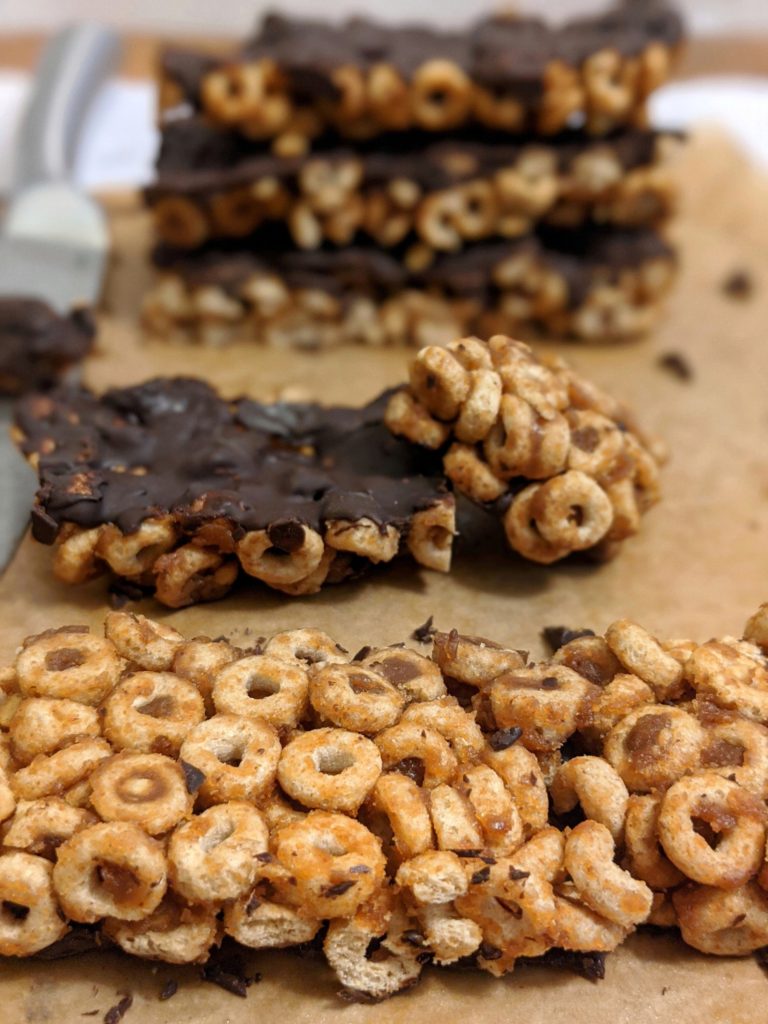 No-bake Crunchy Chocolate Peanut Butter Cheerio Bars made with just 4 basic ingredients. An easy-to-make cereal bar that’s perfect for a snack or dessert!