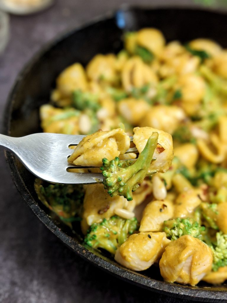 This creamy, Vegan Pumpkin Mac and Cheese loaded with Broccoli is a super flavorful yet healthy twist on the classic. Made with nutritional yeast for that cheesy flavor, this is not only lighter than your average vegan mac and cheese, but also packed with extra vitamins. A total win!