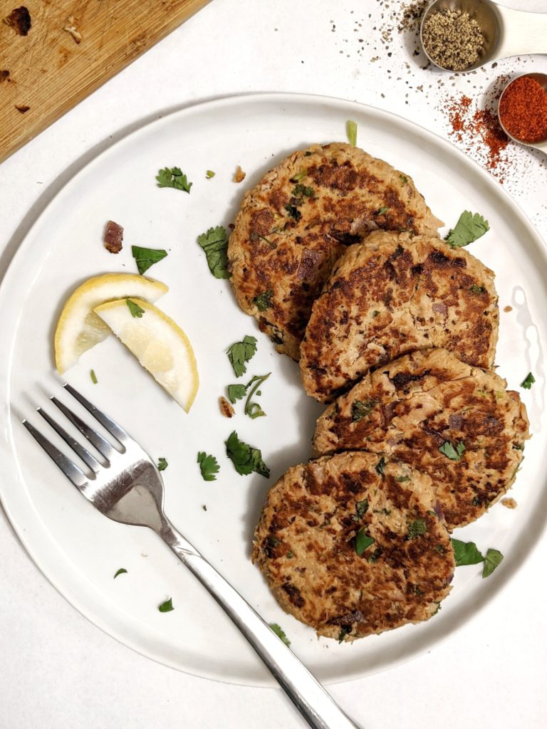 Learn how to make the perfect crispy, healthy and spicy tuna fish cakes using almond flour and canned tuna and then cooking them in air fryer, baking them in the oven or frying them on a non-stick skillet.