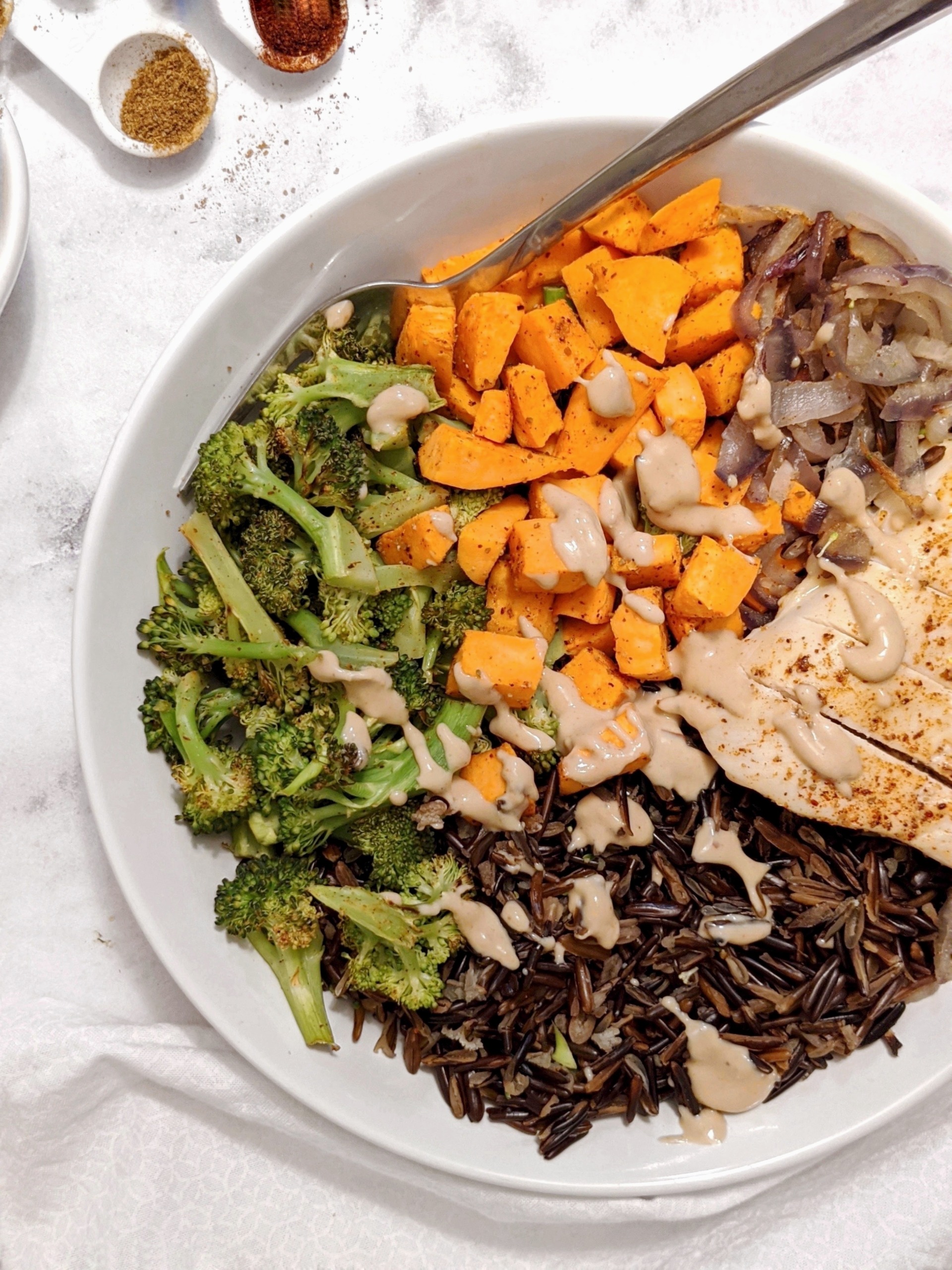 https://www.haylskitchen.com/wp-content/uploads/2020/05/Thai-Peanut-Sweet-Potato-Chicken-Buddha-Bowl-1.jpg