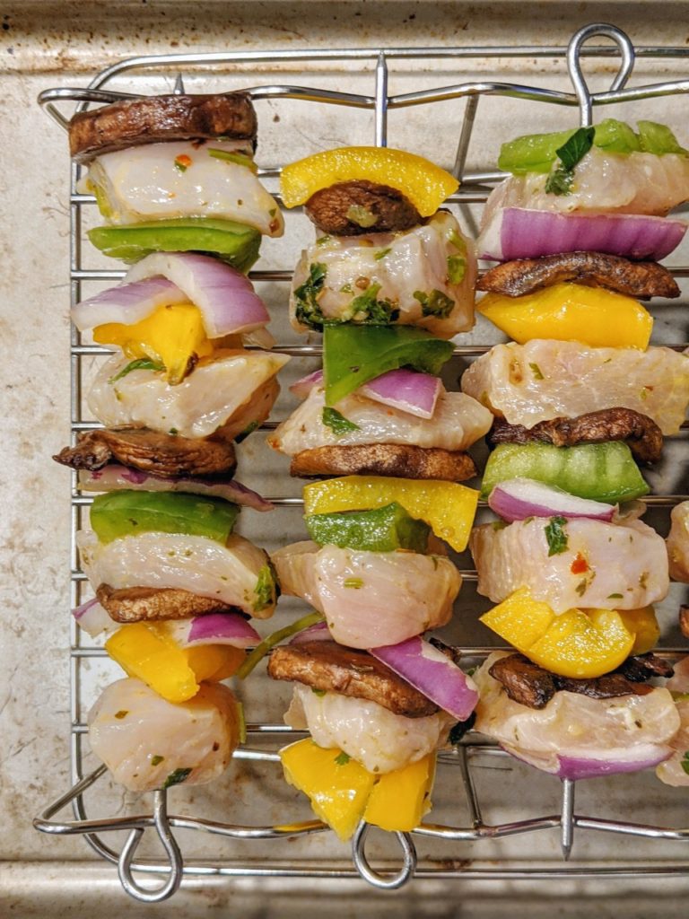 Make these chicken kebabs using breast or thighs, on wooden or metal skewers, baked, grilled or on the grilled pan!