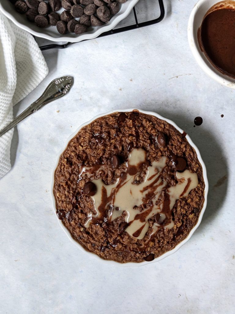 Baked chocolate oatmeal made with egg whites, pumpkin and stevia for a low calorie, sugar free, low fat and healthy recipe with protein, without bananas, and no, nuts, oil or eggs either.