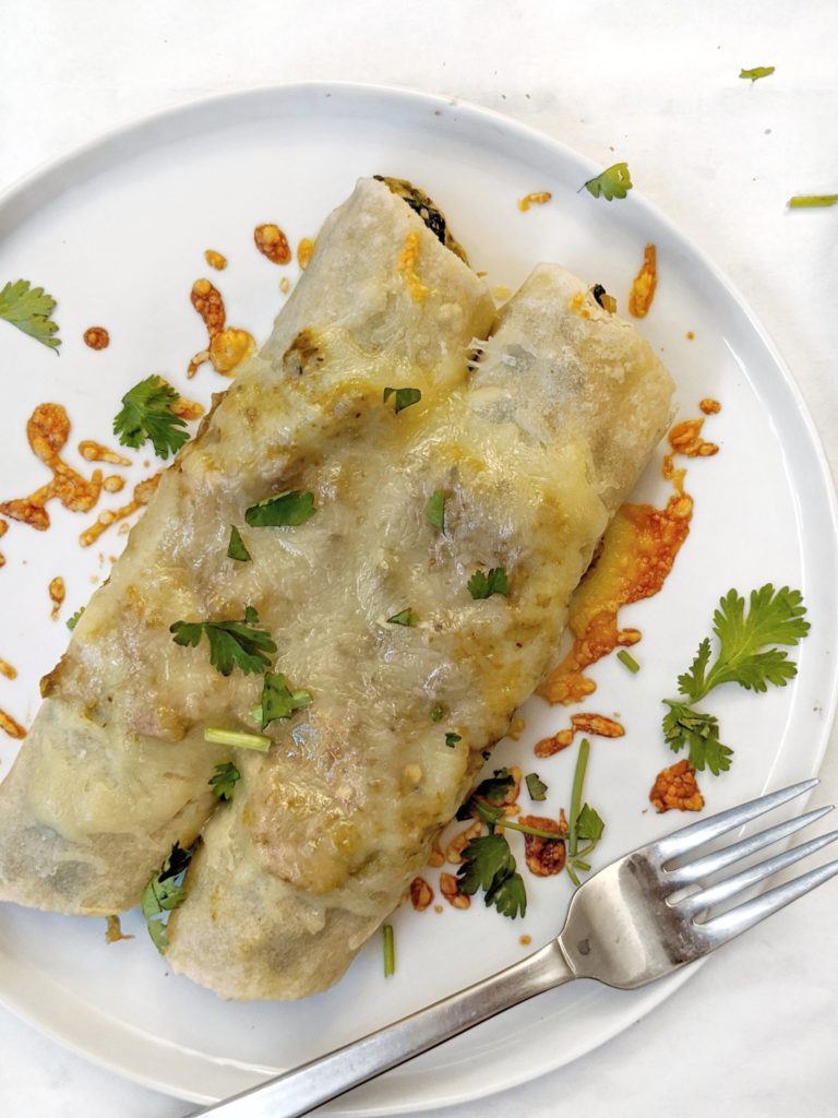 This white chicken and spinach enchiladas casserole uses green chile sauce, chicken breast or rotisserie, corn tortilla and shredded block or string cheese, and can easily be made into a paleo recipe with no cheese using grain free tortillas (no carb option too) and dairy free cheese.