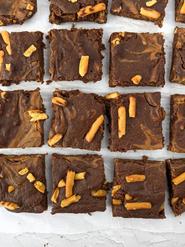 Peanut Butter Banana Pretzel Brownies - all the best flavor-combinations for chocolate in one healthy brownie recipe! These easy pretzel brownies are also gluten free, completely flourless, and made in a blender - as easy as it gets.
