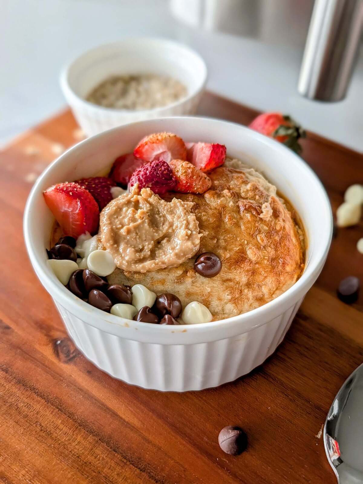 Try these quick 10-minute air fryer baked oats! A healthy, single-serve air fryer protein oatmeal recipe made with yogurt, no egg, and no banana.