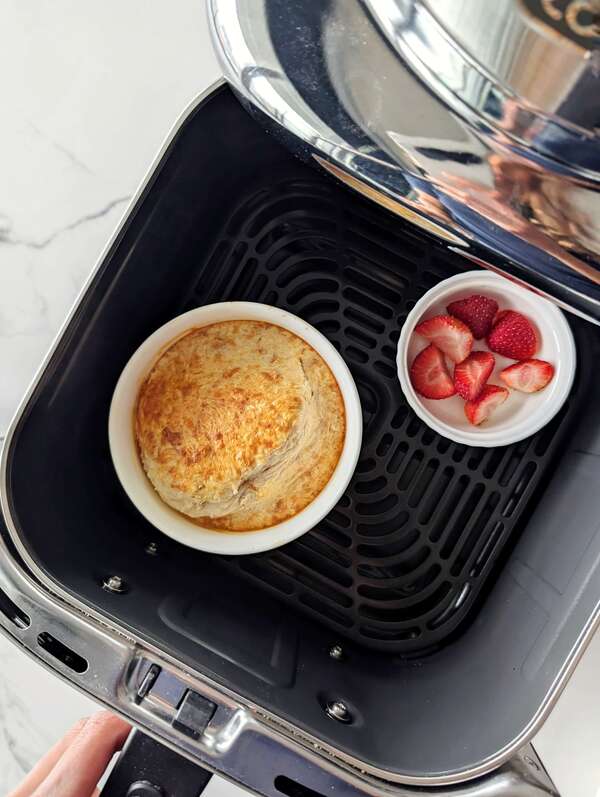 Try these quick 10-minute air fryer baked oats! A healthy, single-serve air fryer protein oatmeal recipe made with yogurt, no egg, and no banana.
