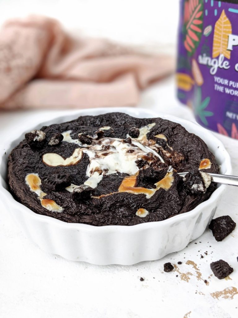 The perfect Protein Cookies and Cream Baked Oats: A sugar-free Oreo protein oatmeal filled with a melty cream cheese center. With the chocolate and cheesecake, this cookies and cream protein powder oatmeal is like having a giant Oreo for breakfast! A gluten free and Vegan option too.
