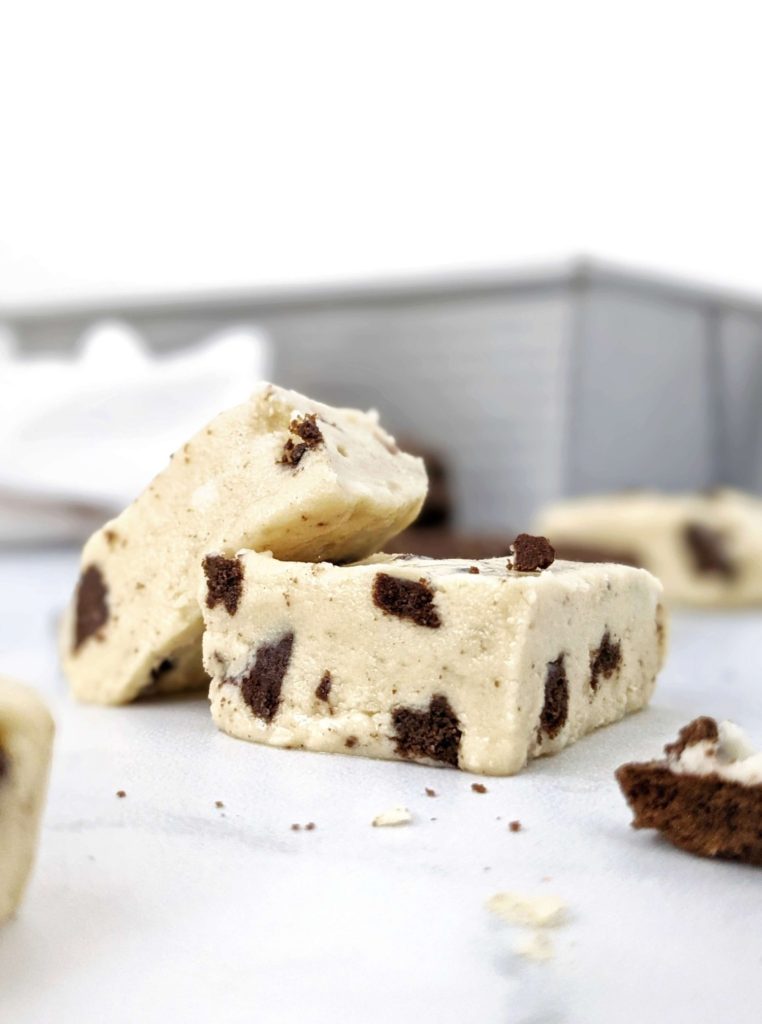 The best creamy and crunchy Cookies and Cream Protein Fudge made with nut butter, collagen and protein powder. A healthy, sugar free and keto Oreo protein fudge perfect for those late night sugar cravings. 