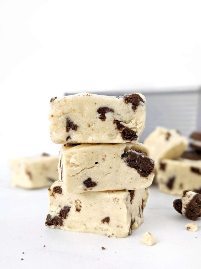 The best creamy and crunchy Cookies and Cream Protein Fudge made with nut butter, collagen and protein powder. A healthy, sugar free and keto Oreo protein fudge perfect for those late night sugar cravings. 