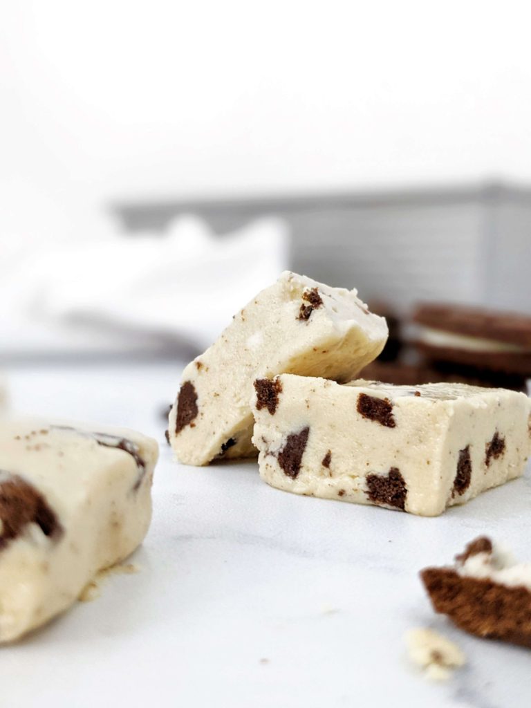The best creamy and crunchy Cookies and Cream Protein Fudge made with nut butter, collagen and protein powder. A healthy, sugar free and keto Oreo protein fudge perfect for those late night sugar cravings. 