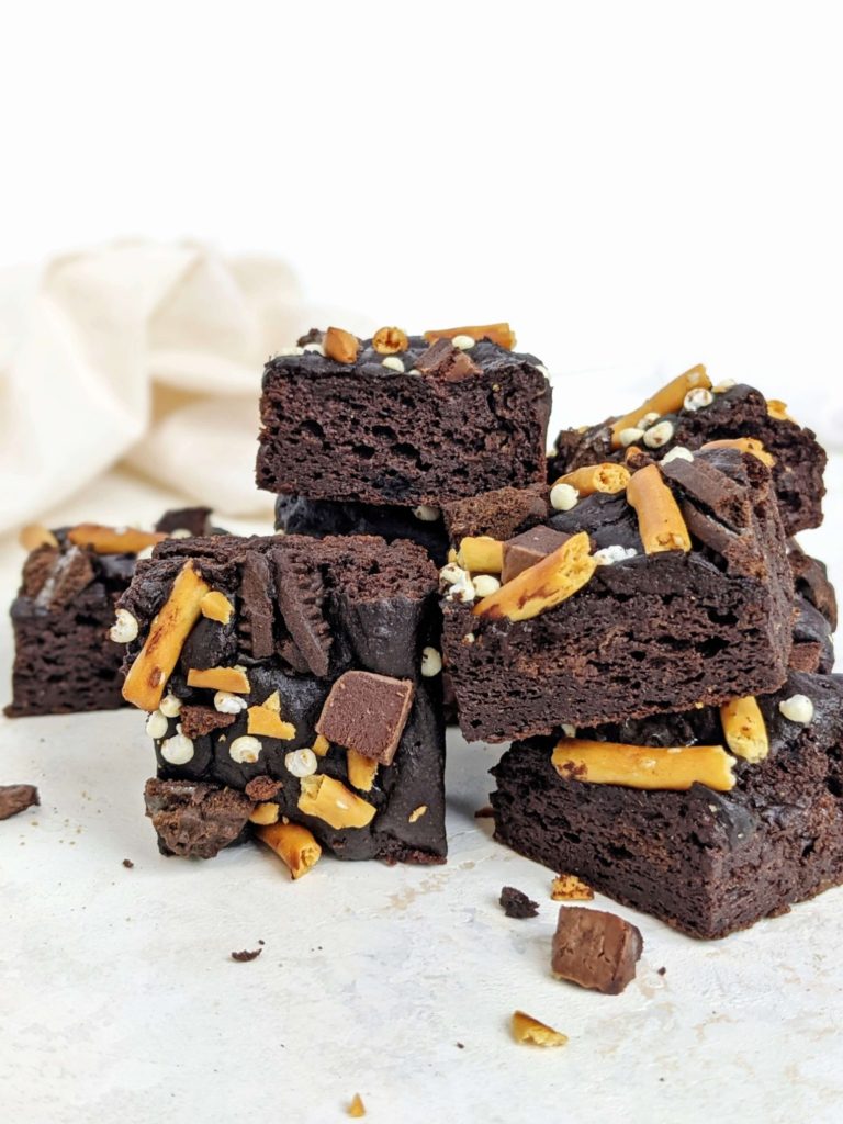 With all the funky toppings, these Kitchen Sink Protein Brownies definitely don’t belong in the kitchen sink! Topped with pretzels, Oreo, cereal, an actual protein bar, and sweetened with protein powder, these healthy kitchen kink brownies are the dream!