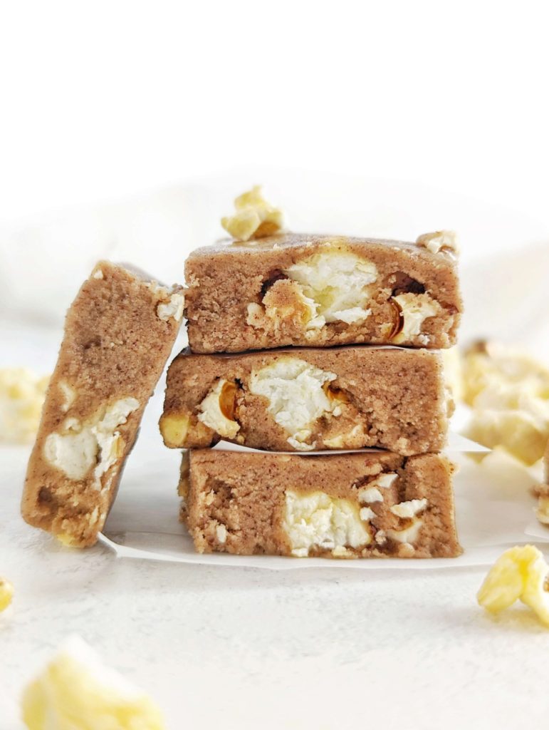 This Caramel Popcorn Protein Fudge really is a texture explosion! A crunchy fudge but healthy - made with pecan butter and protein powder, and a bit of caramel popcorn. A great no bake recipe.