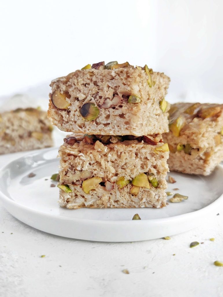 Flavor-packed Protein Baklava Baked Oats for a healthy and tasty dessert for breakfast! This high protein baklava baked oatmeal uses protein powder, Greek yogurt, egg whites and sugar free maple syrup!