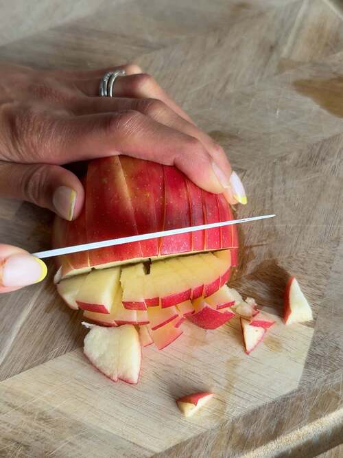 Chop apples fine