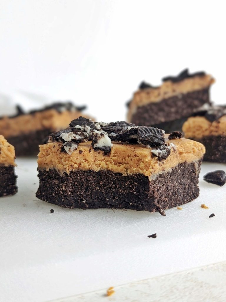 Super flavorful Oreo Peanut Butter Protein Bars for your next post-workout snack! Easy, healthy, no bake Oreo peanut butter bars use protein powder for sweetness and are low fat, low calorie and gluten free too.