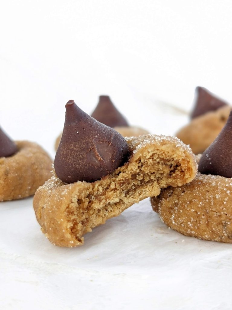 The best Protein Peanut Butter Blossoms with protein powder and no butter - a Christmas wish come true. Healthy peanut butter blossom cookies are easy, low sugar, low fat and actually spot on in taste!