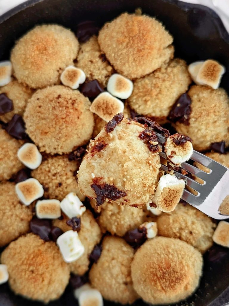 Phenomenal Healthy S’mores Monkey Bread that’s high protein, low sugar and low fat! Protein S’mores pull apart bread uses protein powder and Greek yogurt instead of sugar, butter or yeast.