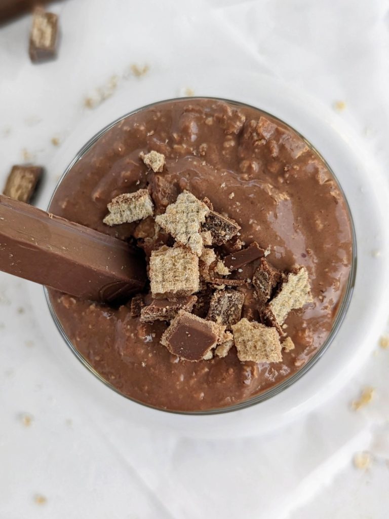 Kitkat Overnight Protein Oats is a delicious breakfast you can make in a blender! Healthy kit kat overnight oatmeal has protein powder, Greek yogurt and ground flaxseed for a protein-packed recipe.
