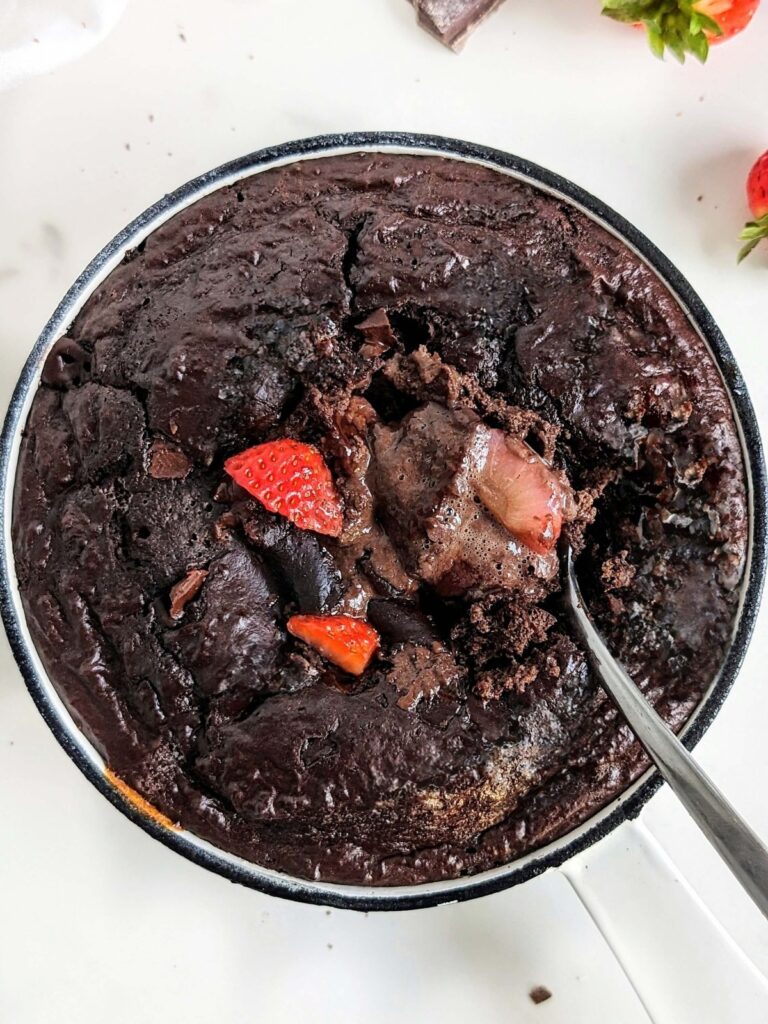 Chocolate Strawberry Protein Skillet is the best Valentine’s Dessert for Two! Rich and gooey chocolate brownie skillet made with protein powder and egg whites, and studded with strawberries.