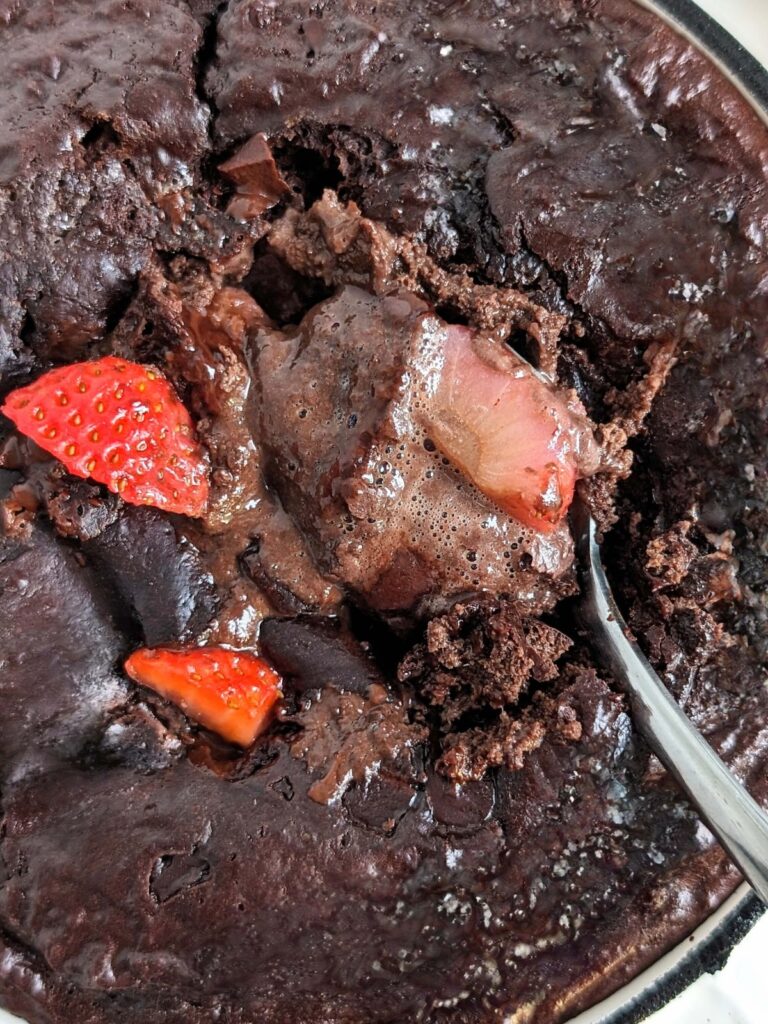 Chocolate Strawberry Protein Skillet is the best Valentine’s Dessert for Two! Rich and gooey chocolate brownie skillet made with protein powder and egg whites, and studded with strawberries.