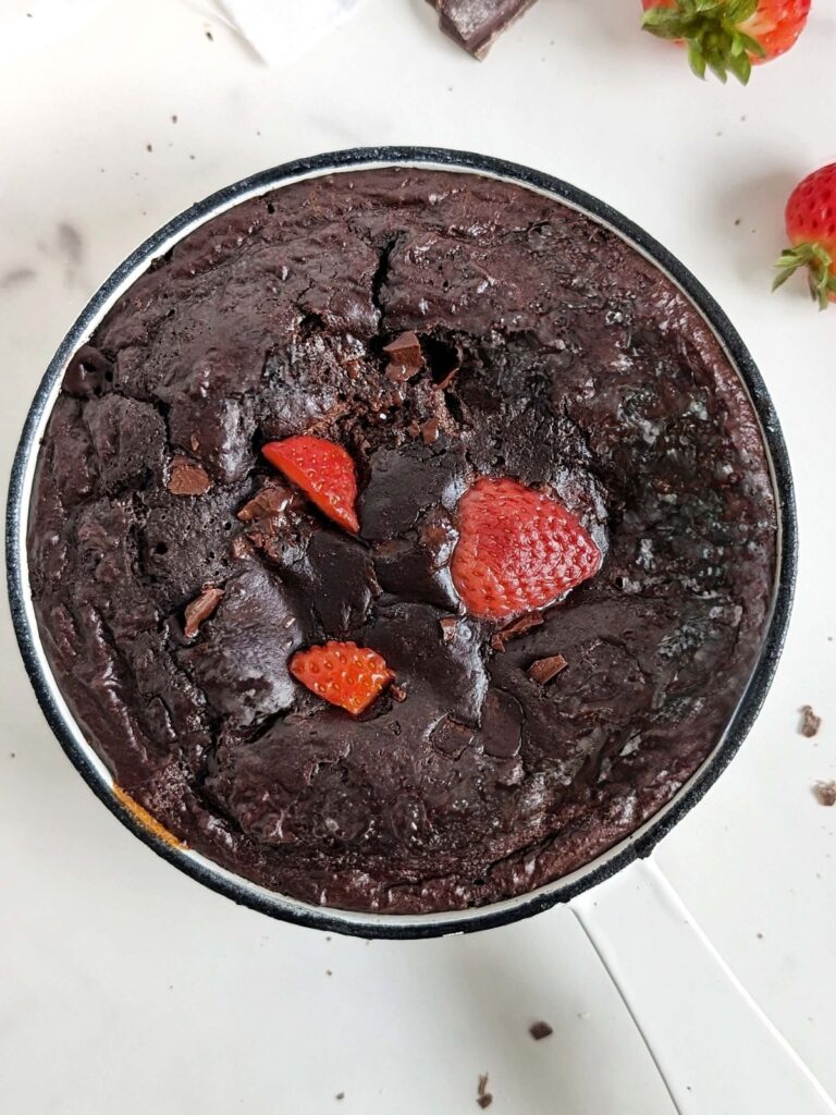 Chocolate Strawberry Protein Skillet is the best Valentine’s Dessert for Two! Rich and gooey chocolate brownie skillet made with protein powder and egg whites, and studded with strawberries.