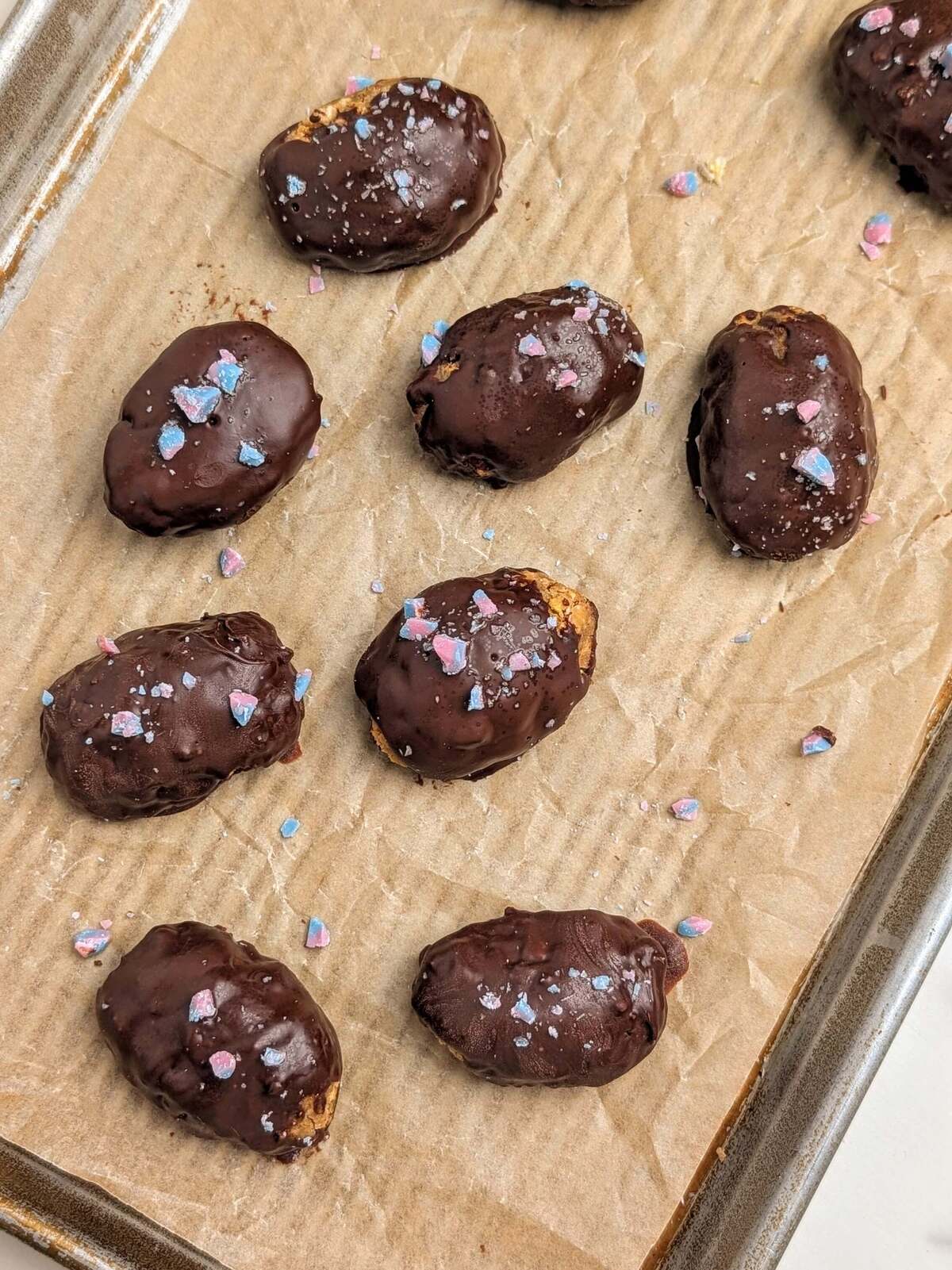 Rice Cake Protein Balls with peanut butter are the perfect healthy, no bake snack recipe. Rice cake peanut butter chocolate protein bites are low calorie, low fat, sugar free, plant based and gluten free too!