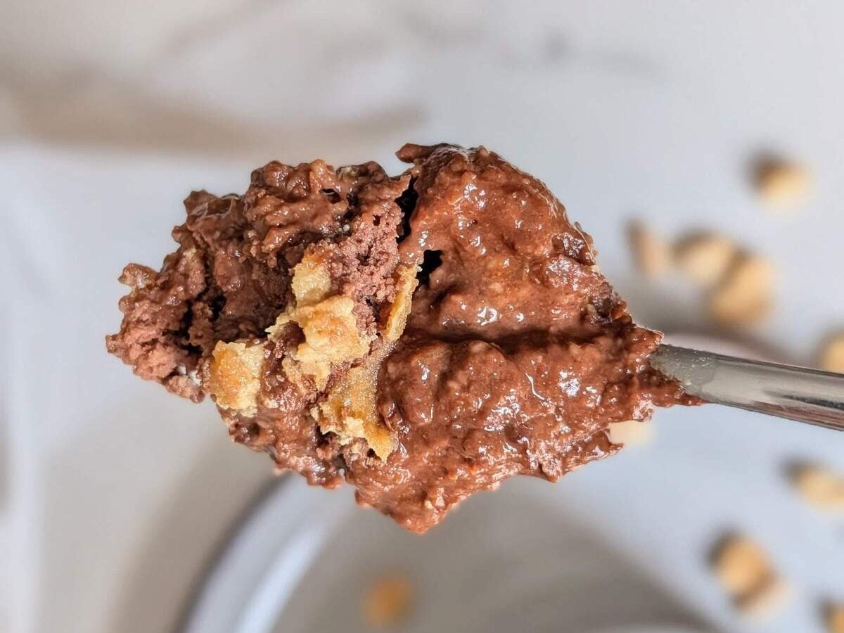 Chocolate PB Protein Baked Oats for when you want dessert for breakfast and hit your macros - and with no banana or eggs! Rich and decadent like chocolate cake with peanut butter blended in, but packs 33 grams of protein.