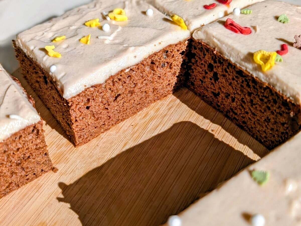 The perfect healthy High Protein Gingerbread Cake topped with a Protein Cinnamon-Ginger Frosting. An sugar free gingerbread cake recipe made with whole wheat flour, unflavored protein powder and no oil.