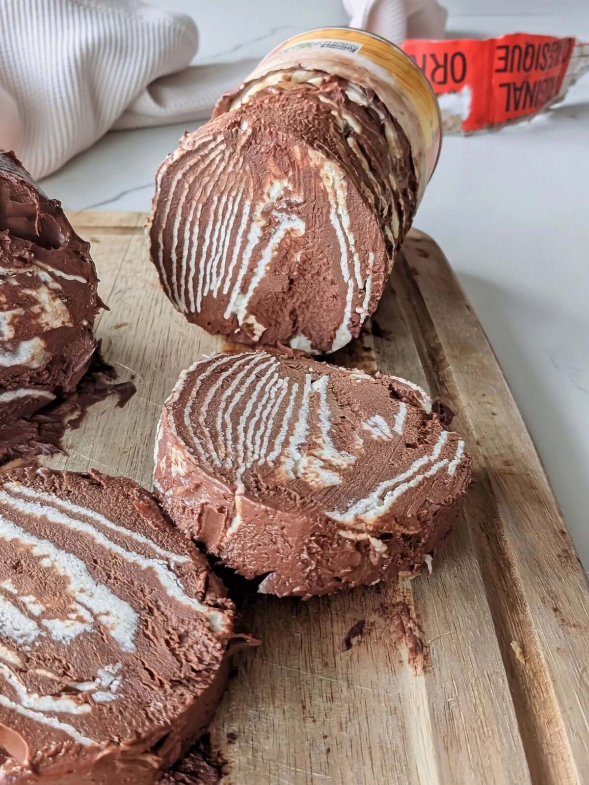 Jump on the trend with this high protein viral chocolate pringles block recipe! A sugar-free, low-calorie hack for the viral potato chip chocolate bar.