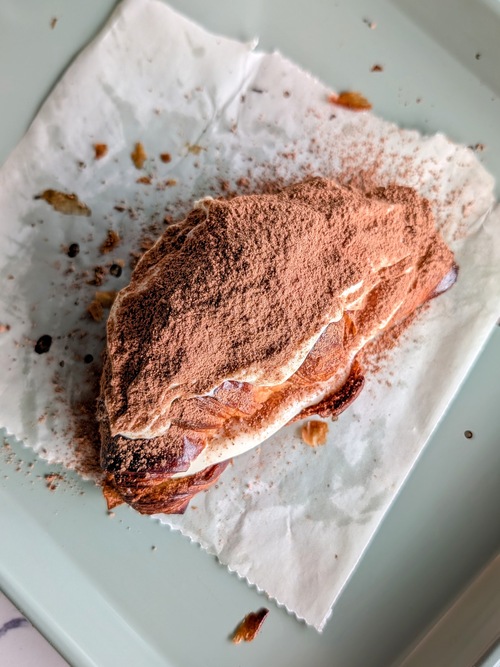 Dust with cocoa