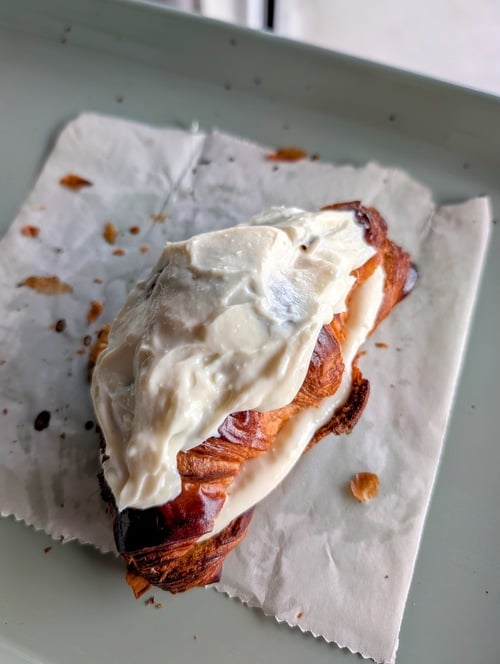 Spread remaining cream