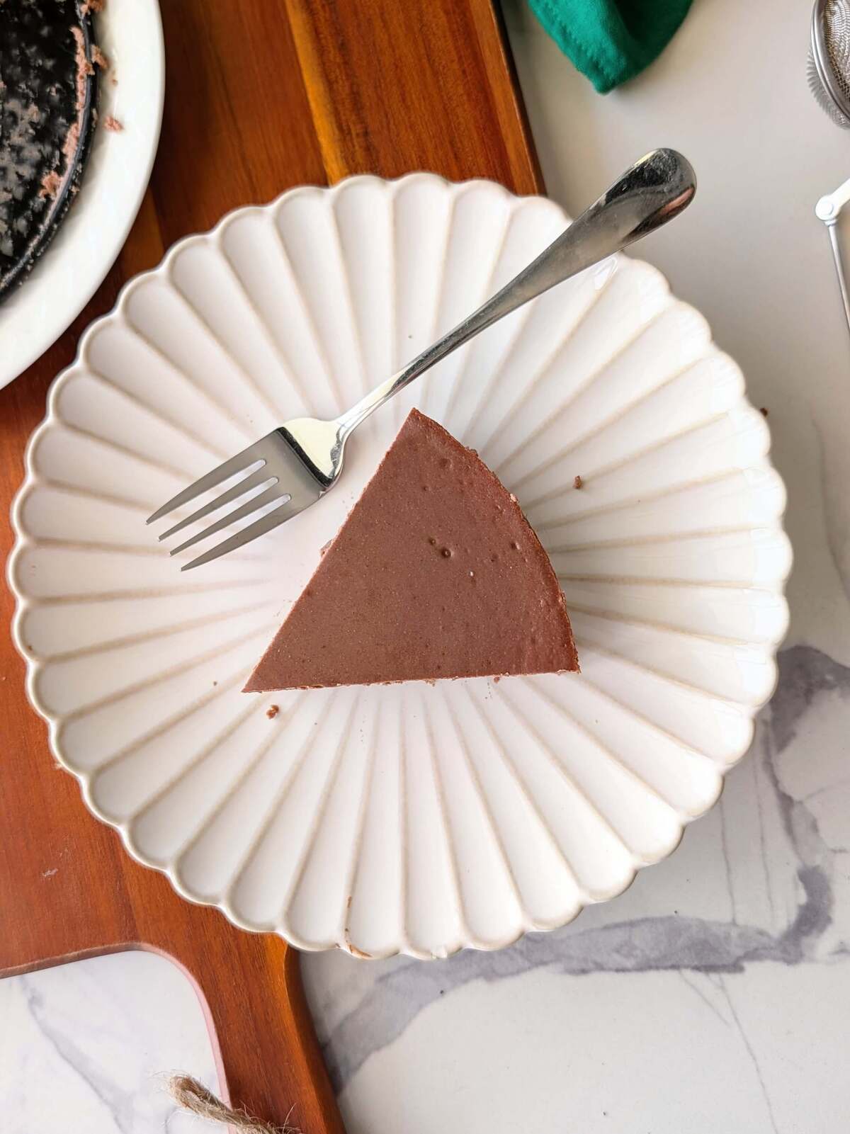 The best high protein chocolate cheesecake recipe! This low fat, low calorie dessert is healthy, creamy, chocolatey, and made easily with Greek yogurt.